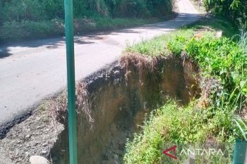 Jalan Panyabungan - Panyabungan Timur di Padang Laru terancam putus