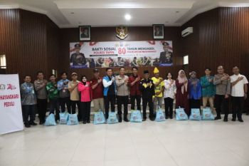 Polres Tapin salurkan 1.000 paket sembako bagi warga rentan