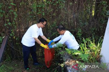 PLN Grup Riau gelar aksi peduli lingkungan, kumpulkan 360 kilogram sampah dan tanam 200 pohon