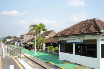 Bersantai Akhir Pekan ke Stasiun Pasarnguter, Nikmati Seduhan Jamu Tradisional
