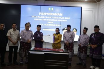 Bapenda Riau serahkan data tunggakan pajak kendaraan di Kuansing senilai Rp20 miliar lebih