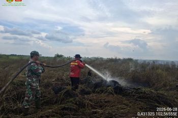 Titik karhutla di Inderagiri Hulu bertambah jadi dia, Manggala Agni masih berusaha memadamkan