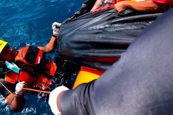 Tim SAR Natuna evakuasi jasad ABK KM Ocean Three