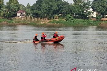 Tim SAR gabungan sisir Sungai Ogan cari seorang pemuda Ogan Ilir yang hanyut