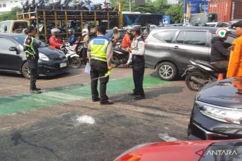 Kecelakaan truk wing box di Bekasi tewaskan satu orang dan lukai sembilan