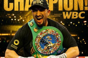 Agit Kabayel resmi diakui sebagai juara baru kelas berat WBC