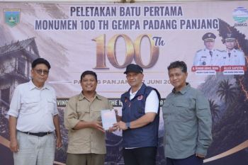 Yose Hendra luncurkan Buku Gempa Tujuh Hari