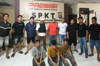 Tim Opsnal Polsek Sungai Beremas tangkap tiga orang pelaku pencurian rumah di Air Bangis