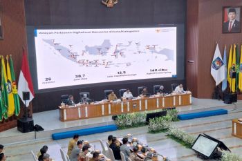 Luhut targetkan digitalisasi bansos diterapkan nasional mulai Oktober