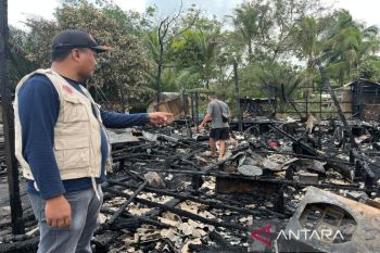 Pemkab Tanah Bumbu salurkan bantuan bencana kebakaran di Desa Mekarsari
