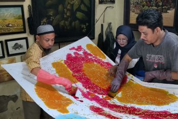 Wali Kota Solo apresiasi batik karya penyintas mental