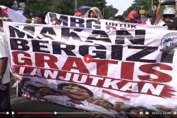 Aliansi Masyarakat Jakarta gelar aksi damai dukung MBG di Monas - VIDEO