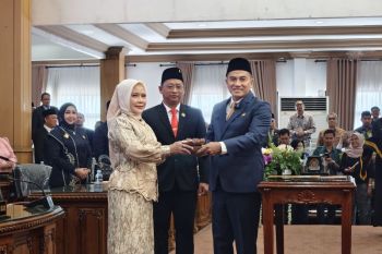 Ketua DPRD Banjarbaru terima palu sidang usai dilantik