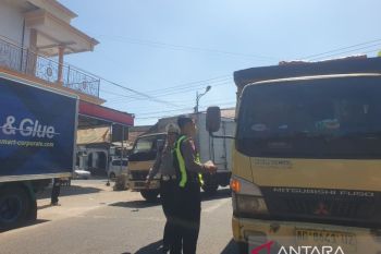 Polisi tilang 26 truk yang nekat lintasi jalur alternatif Gondang