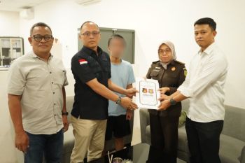 Bea cukai Makassar limpahkan tersangka rokok ilegal untuk diadili