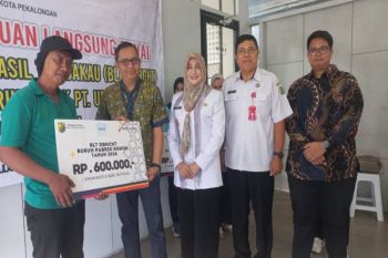 Pemkot Pekalongan menyalurkan BLT DBHCHT kepada 500 pekerja rokok