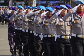 Personel Polres Karawang beradaptasi dalam menjaga kamtibmas