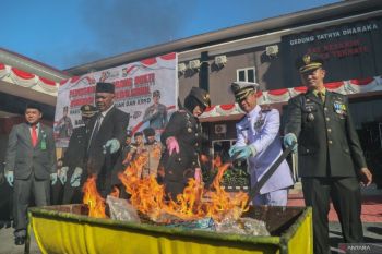 Pemusnahan barang bukti hasil operasi cipta kondisi di Ternate