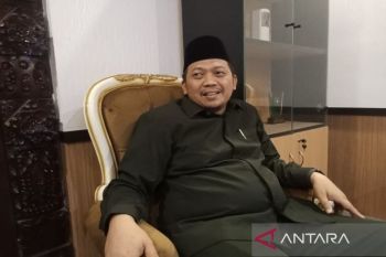 DPRD Batang: menilai seragam gratis wujud kepedulian sektor pendidikan