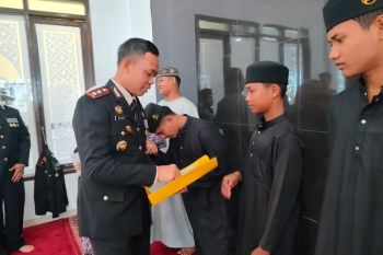 Kapolres Agam santuni puluhan anak Panti Asuhan Putra Muhammadiyah