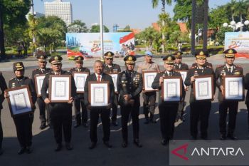 HUT Bhayangkara ke- 80, AKBP Edy Herwiyanto raih enam penghargaan
