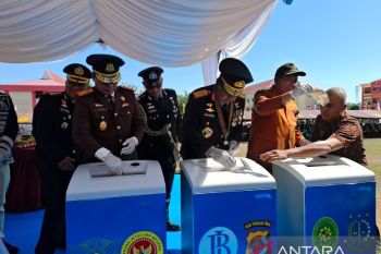 BI dan Polda NTT musnahkan 1.723 lembar uang palsu hasil sitaan
