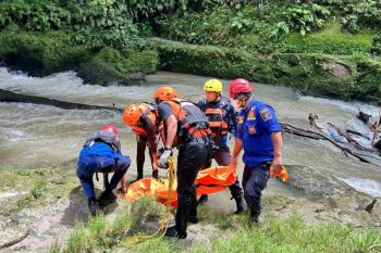 Tim SAR gabungan evakuasi pria  hanyut di Sungai Bah Toguran Sumut