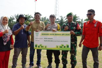 Desa Segati dan Bagan Limau terima penghargaan desa bebas api 2025-2026