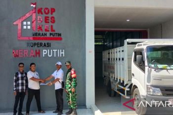 Dua KDKMP di Dompu terima truk operasional perkuat usaha desa