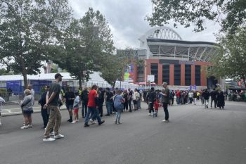 Ribuan suporter Belgia dan Senegal antre masuk Seattle Stadium