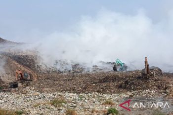 BNPB: Sekitar 30 persen area kebakaran TPA Jatiwaringin terkendali