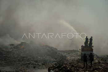 Menko: Kemenkes tangani warga terdampak kebakaran TPA Jatiwaringin