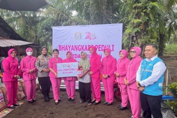 Wujud Kepedulian Sosial, Ketua Bhayangkari Sumbar dan PLN Survey Program Bedah Rumah serta Bantuan Listrik Gratis