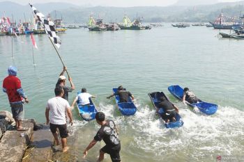 Lomba balap perahu kunting