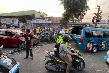 Polisi selidiki penyebab kecelakaan beruntun libatkan enam kendaraan di Bogor