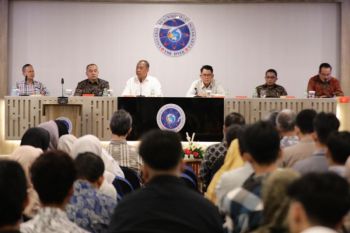 Pemkab mengatasi kemiskinan melalui beasiswa "Sleman Pintar"