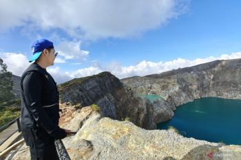 Meski suhu turun, wisatawan jauhi areal kawah Gunung Kelimutu