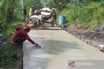 Pemanfaatan Danais mendukung pembangunan jalan desa di DIY sepanjang 146,3 km