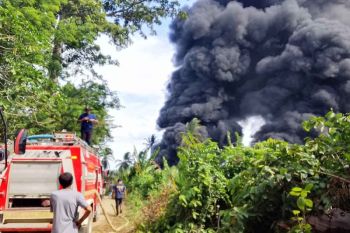 Sumur minyak tradisional di Aceh Timur meledak