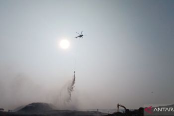 Ada dua helikopter tambahan untuk atasi kebakaran TPA Jatiwaringin