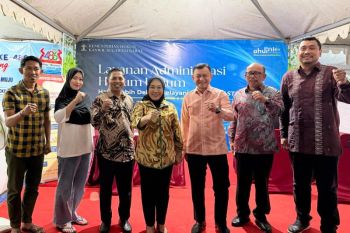Bupati apresiasi layanan Kemenkum Sulbar di Expo UMKM Mamuju Merendeng