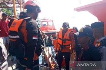 Tim gabungan evakuasi 150 penumpang kapal rusak dari perairan Pulau Pari