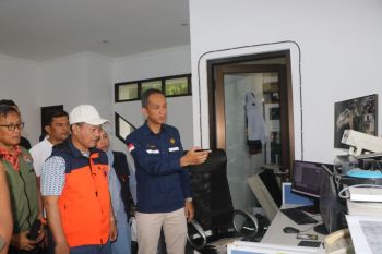 Status Gunung Anak Krakatau naik, wisata ke Pantai Anyer dinilai aman