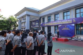 Apel pagi Kanwil Kemenkum Riau tegaskan target kinerja semester II dan penguatan soliditas jajaran