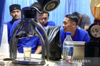 Warga binaan Rutan Temanggung mengikuti pelatihan barista