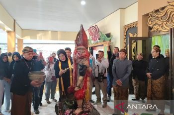 Pemkot Surakarta gelar kirab budaya hingga jamasan gamelan dan patung keramat