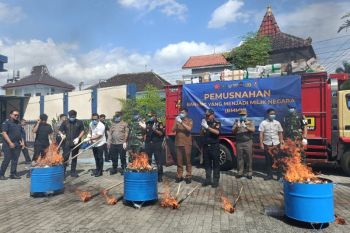 Bea Cukai Blitar musnahkan rokok ilegal senilai Rp2,27 miliar