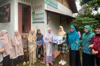 ASN Payakumbuh Selatan berbagi takjil untuk pengendara