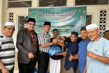 Wawako Payakumbuh serahkan 70 paket sembako