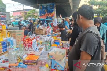 Pedagang alat tulis Pasar Asemka Jakbar keluhkan omzet turun 20 persen